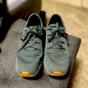 No Bull womens running shoe. Size 9. Like new only wore 2-3 times.